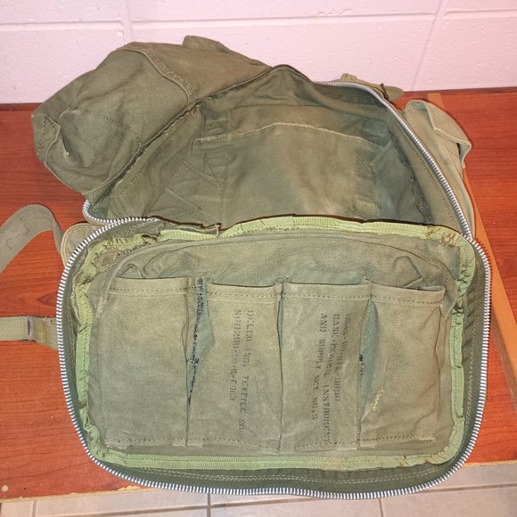 1. Vintage Military Canvas Medical Jumpable Backpack. - Picture 3 of 15